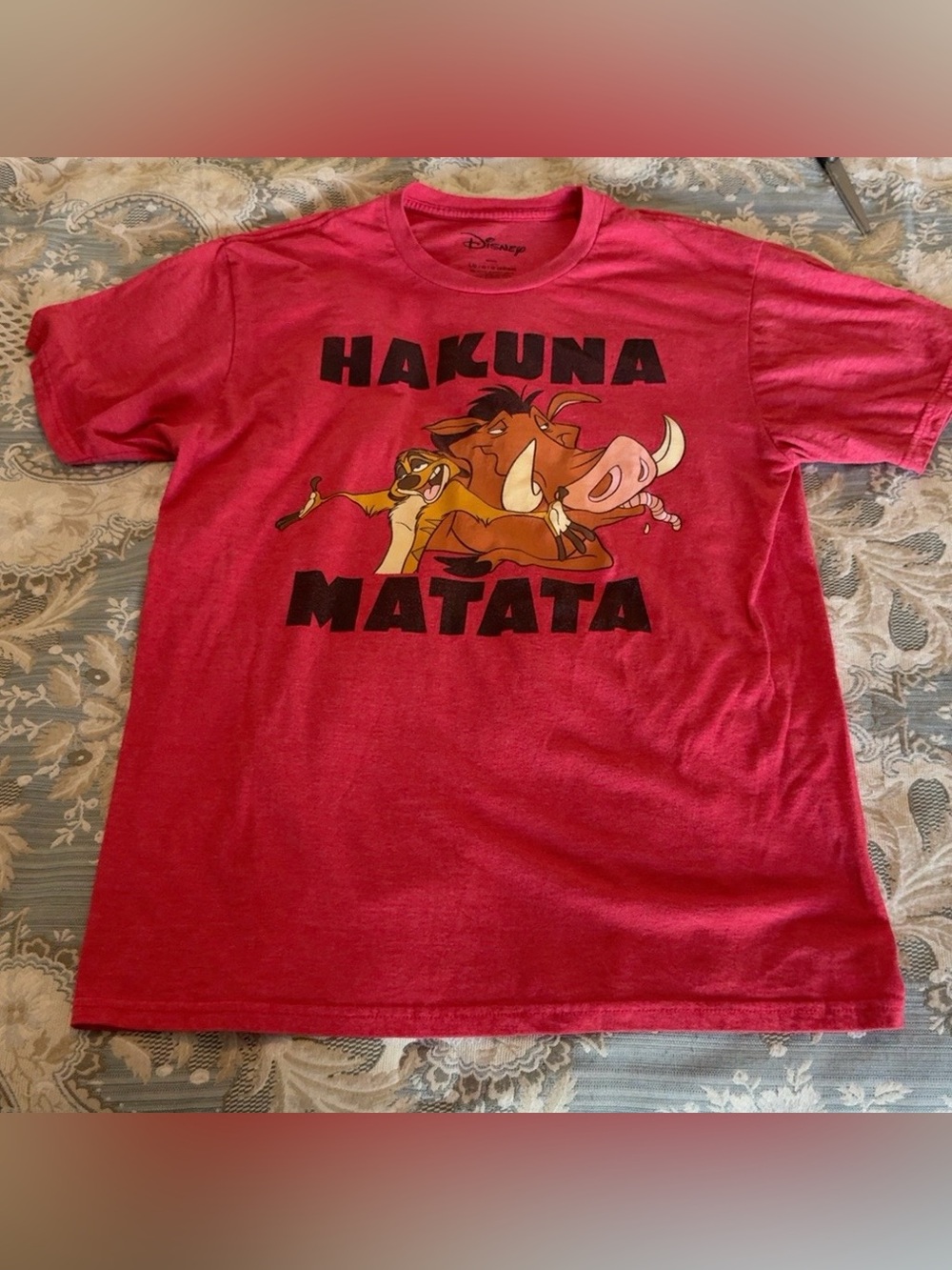 #0334 Disney The Lion King Hakuna Matata Red Graphic T-Shirt L 42/44